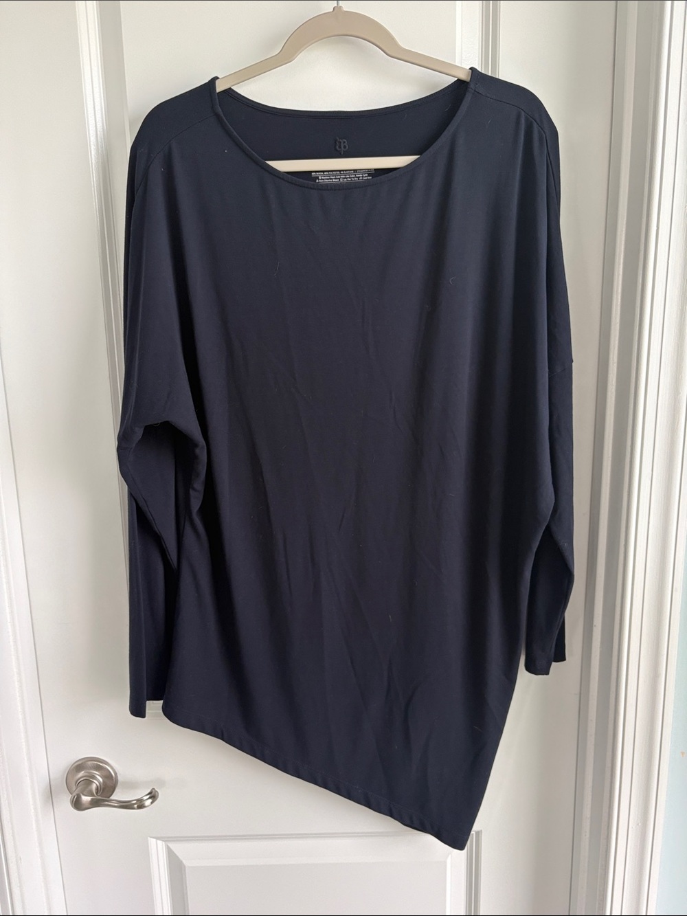 BETABRAND Kiley Asymmetrical Hem Long Sleeve Top in Navy, XL